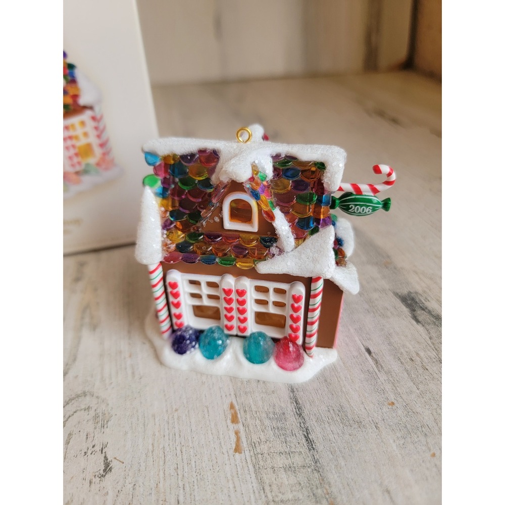 Hallmark Sweet Shop Noel Ville Gingerbread House ornament‎ Xmas